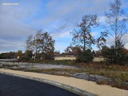 terrain 720 m² martillac