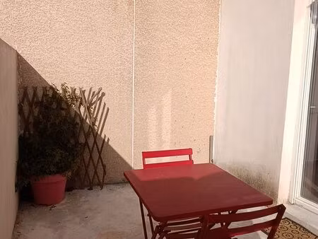 spacieux studio 25 m² avec terrasse – tout confort – idéal personne seule