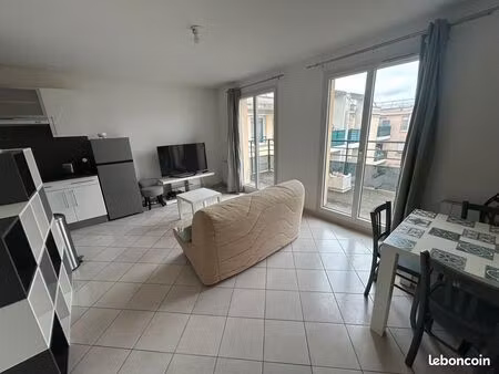 2 pièces meublé - 2 parkings et terrasse