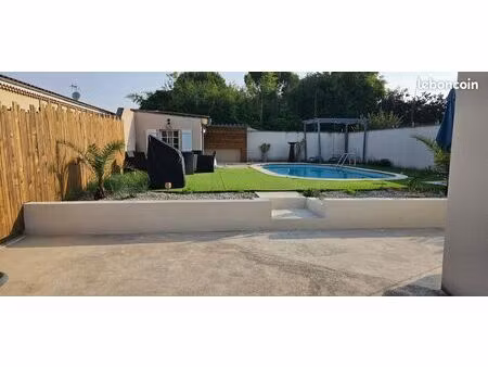 maison de plain pied récente avec piscine – t4 de 90 m² sur parcelle de 490 m² – 329 000 e