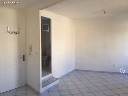 studio lumineux – dernier étage – vieux-port la ciotat – idéal investissement ou pied-à-te