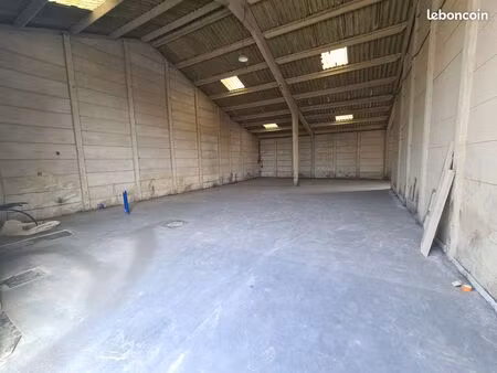 hangar 210 m² site télésurveillé