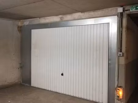 box fermé à saint-denis