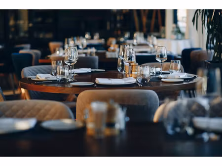 murs et fonds d'un hotel restaurant entierement a rénover