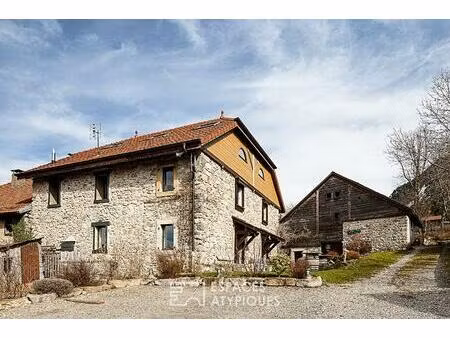 ancienne ferme rénovée et son gite au coeur d'un village alpin