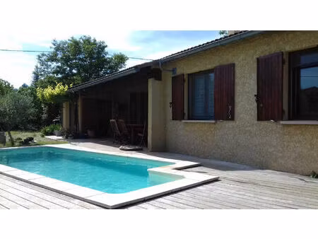 maison de plain pied avec piscine