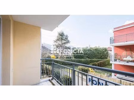 idéalement situé à faverges  joli t2 lumineux avec balcon et garage de 20 m2