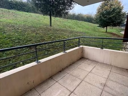 t2 en rez-de-chaussée dans résidence récente à vaugneray avec garage