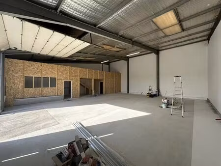 location local d'activités 235 m²