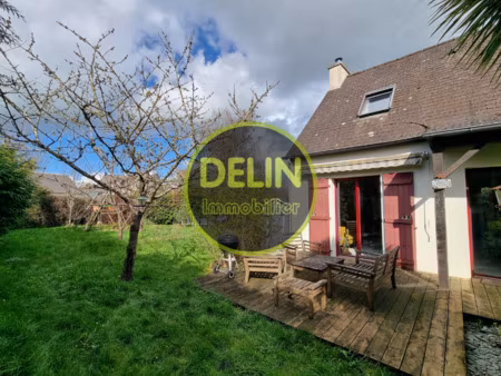 maison à vendre à bourgbarré  4ch  bureau  terrain de 640m2.