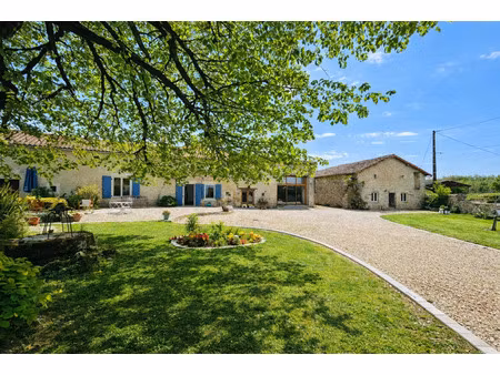 maison familiale 4 chambres avec granges et seconde maison à