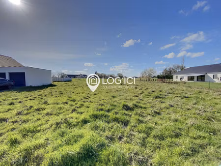 terrain constructible de 1639 m2 à 5 minutes de thèze