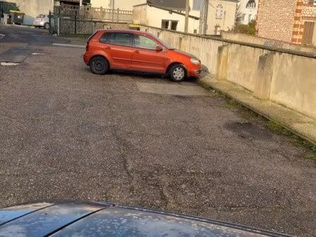 parking privée proche de la gare de blois