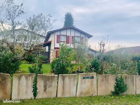 villa t4 à louer à l'année à ascain