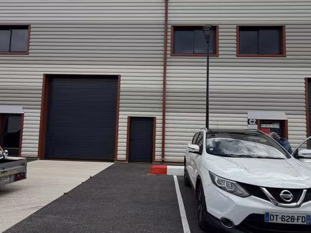 vente commerce 260 m² signes (83870)