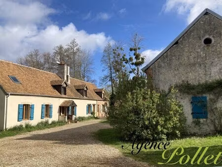 propriété 7 ha : moulin restauré  dépendances  prés