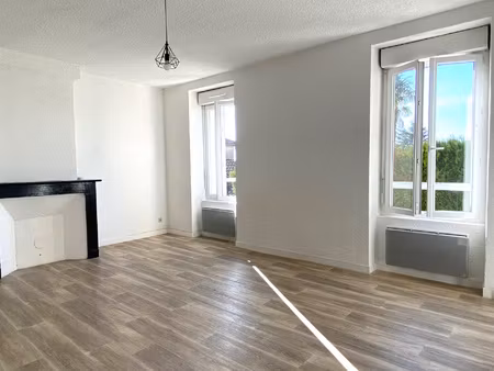 immeuble de bourg comprenant 2 logements de type t2 bis