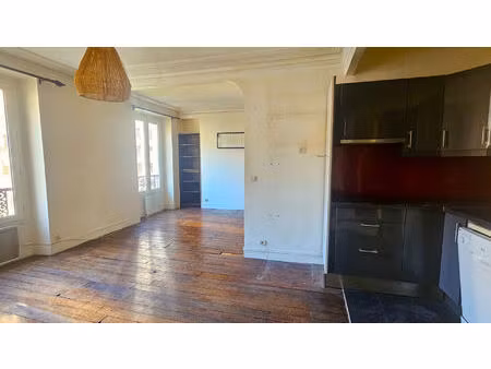 1/2 pièces avec beau potentiel