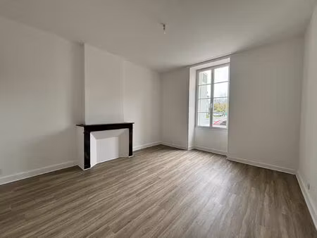 location appartement 3 pièces 65 m² à rochefort (17300)