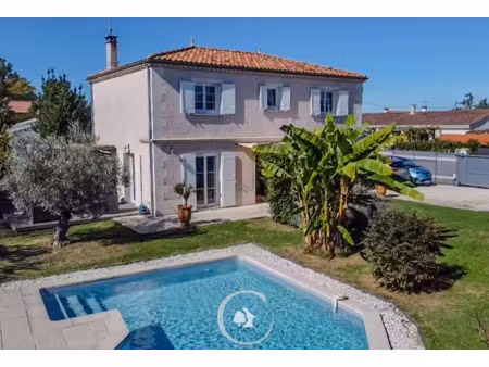 maison t6 - 5 chambres - bureau independant - piscine chaufee