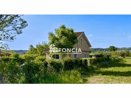 a reyrieux  proche bord de saône  charmante maison d'environ 90 m2 au sol  entièrement rén