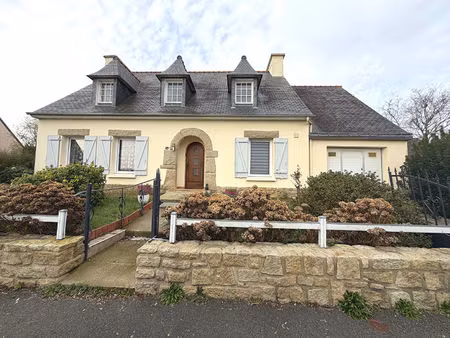 jolie maison rénovée  jardin et garage