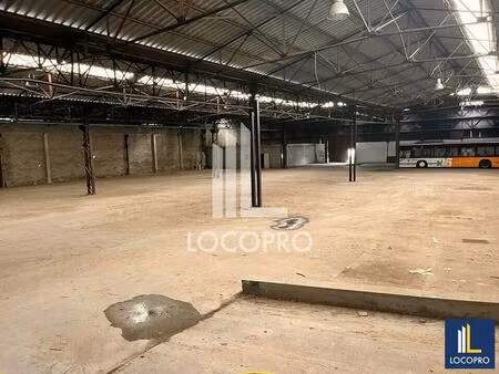 location local d'activités 3 926 m²
