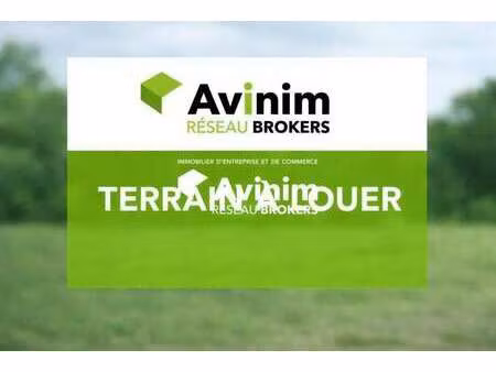 location terrain 883 m²