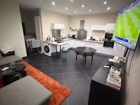 t2 meublé spacieux à louer