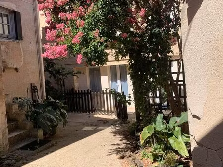 joli studio meublé à louer en centre ville au calme