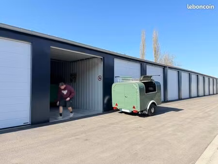 box de stockage / garde-meuble / garage / hangar