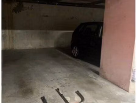 place de parc intérieure à louer