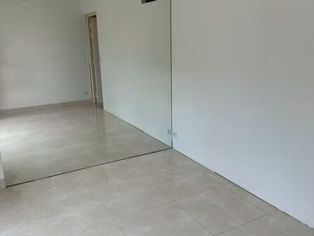 loue studio avec cuisine aménagée