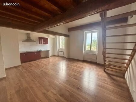 appartement de village aureille