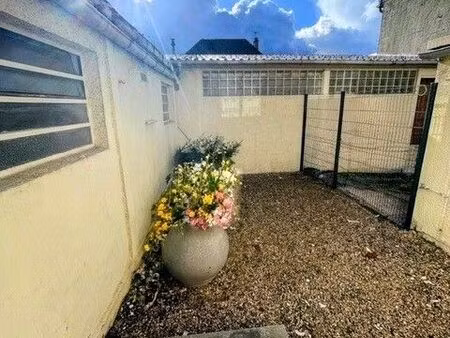 beau studio refait à neuf avec jardin