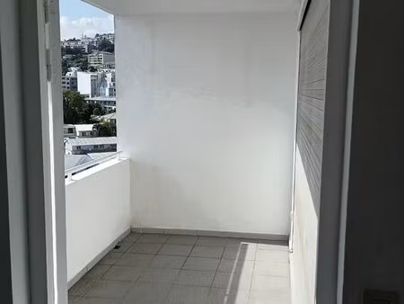 loue appartement f3 à la providence saint -denis .libre de.suite