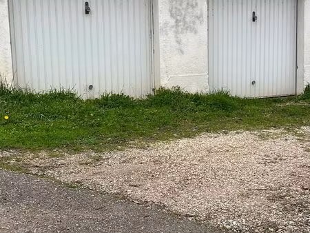 parking/box 15 m² cahors