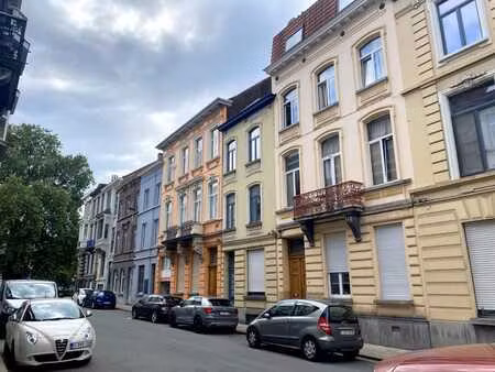 ruime studio met mezzanine