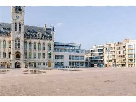 immeuble commercial/bureau sur la grand place rénovée !