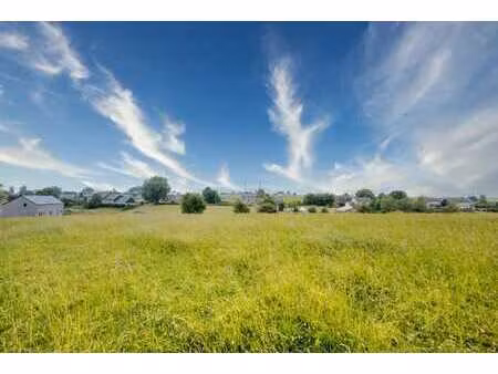 beau terrain à bâtir à libramont