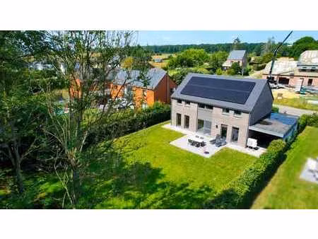 chaleureuse maison 3 chambres autonome en énergie