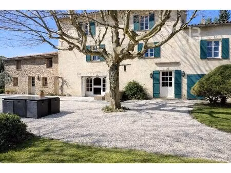 propriété de charme de 325 m² à vendre à la roquebrussanne