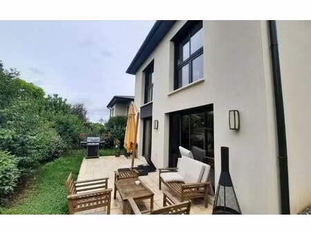 location maison  m² t-5 à sainte-foy-lès-lyon  2 480 €