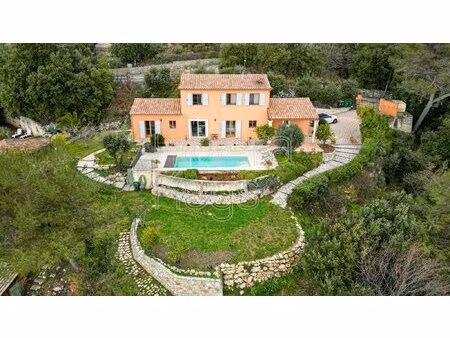 tourrettes-sur-loup : villa 4 chambres avec piscine  vue panoramique dégagée et aperçu mer
