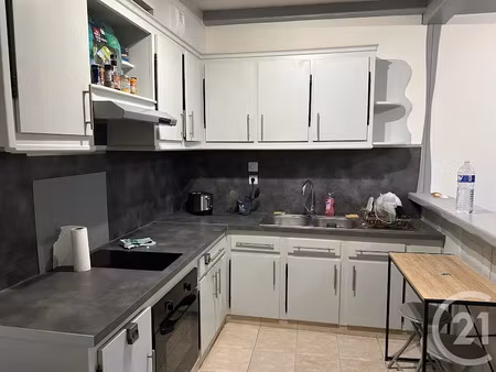 location meublée appartement 2 pièces 27 m² à saintes (17100)  576 €