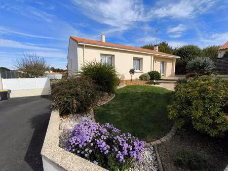 vente maison à andrezé (49600) : à vendre / 92m² andrezé