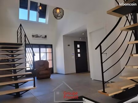 loft/atelier/surface 4 pièces 140 m²