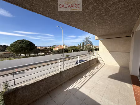 beau t2 avec terrasse et balcon