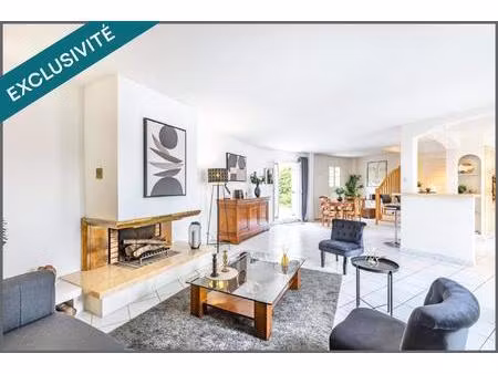 centre de houdan à pied  au calme  avec jardin et garage