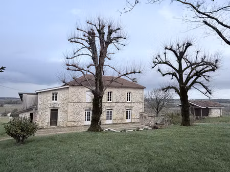 belle maison en pierre rénovée  4 chambres  bureau  jardin n